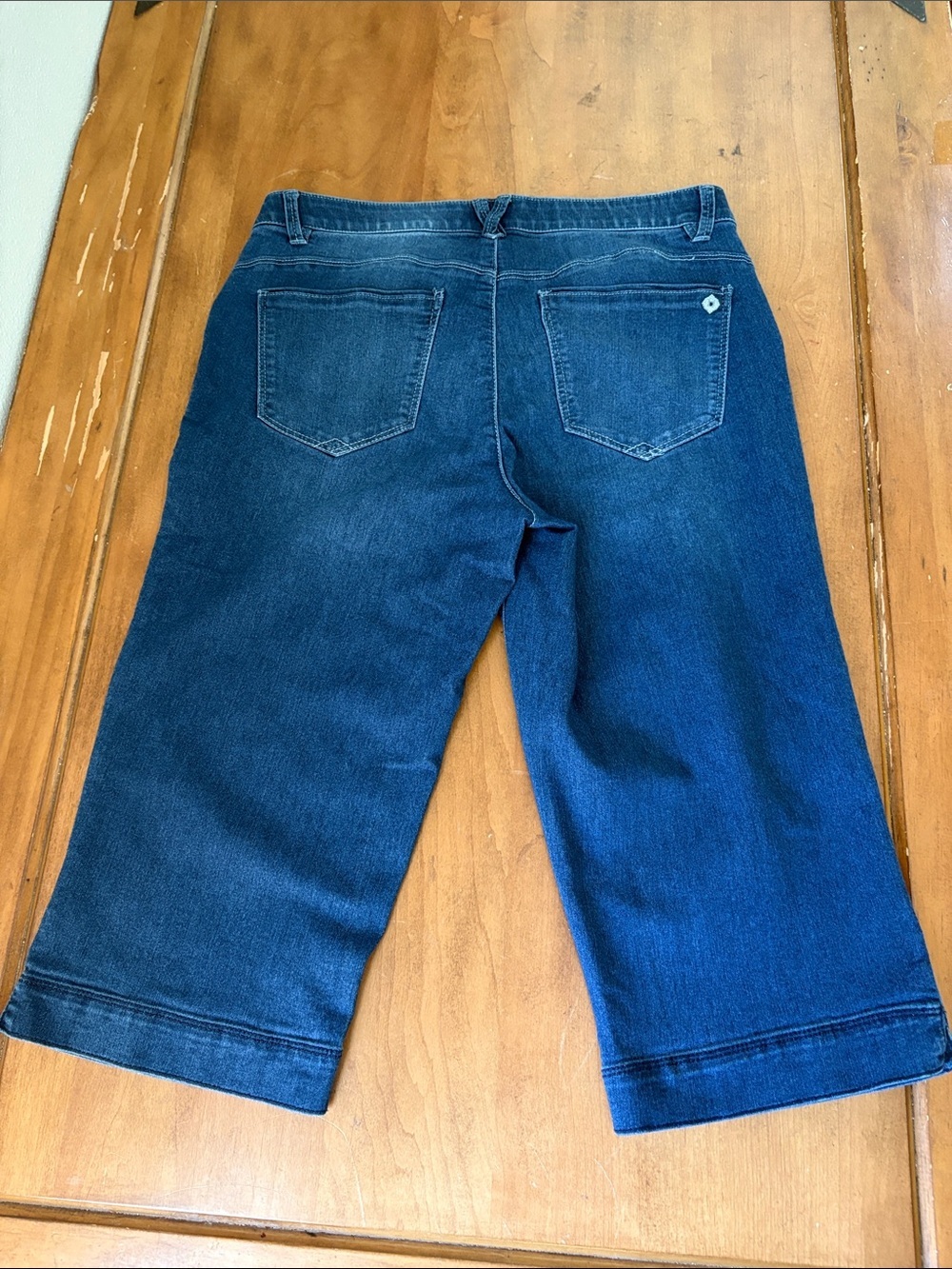Democracy AbSolution Capri Jeans Size 10 - Picture 10 of 14